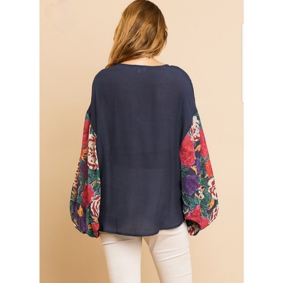2FOR$30 - NWT Umgee Floral Balloon Sleeve Crossbody VNeck Top, Size Small - Picture 4 of 4
